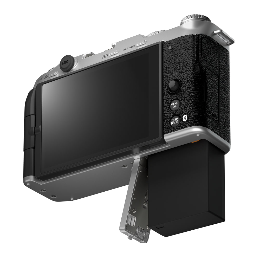 Fujifilm_X-M5_Kit_silver_04.jpg