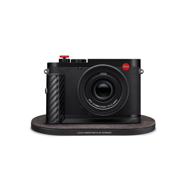 Leica_Q3_43_F1_Wireless_Charger-Native.jpg