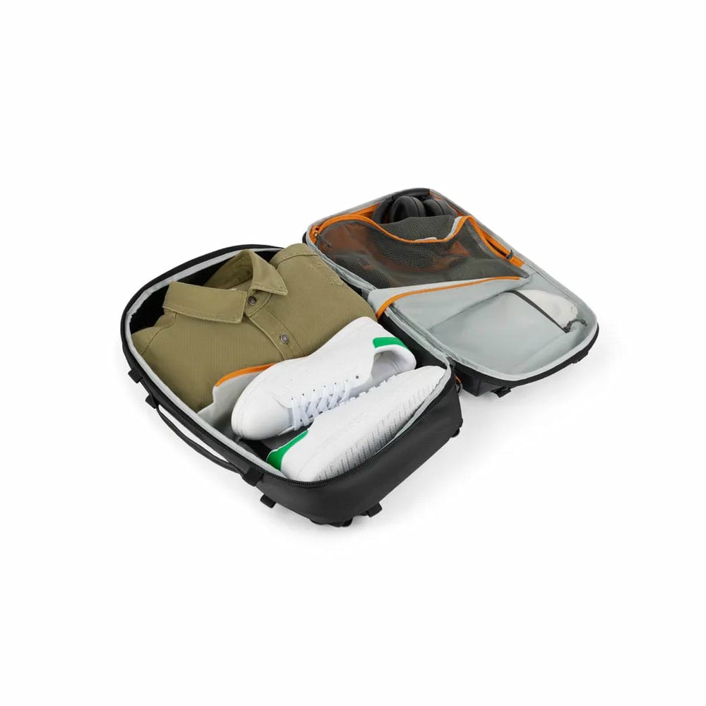 Lowepro_Trekker_Backpack_250_Black_03.jpg