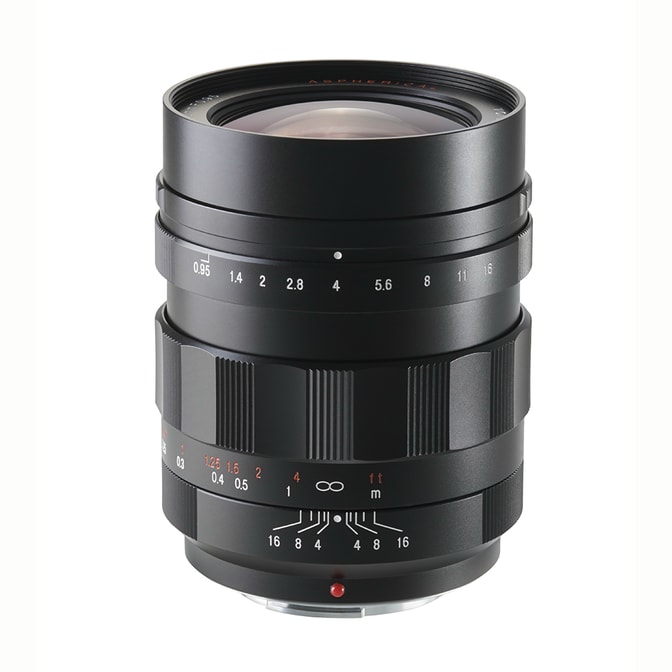 17_5mm_F0_95_Nokton_MFT_stehend.jpg