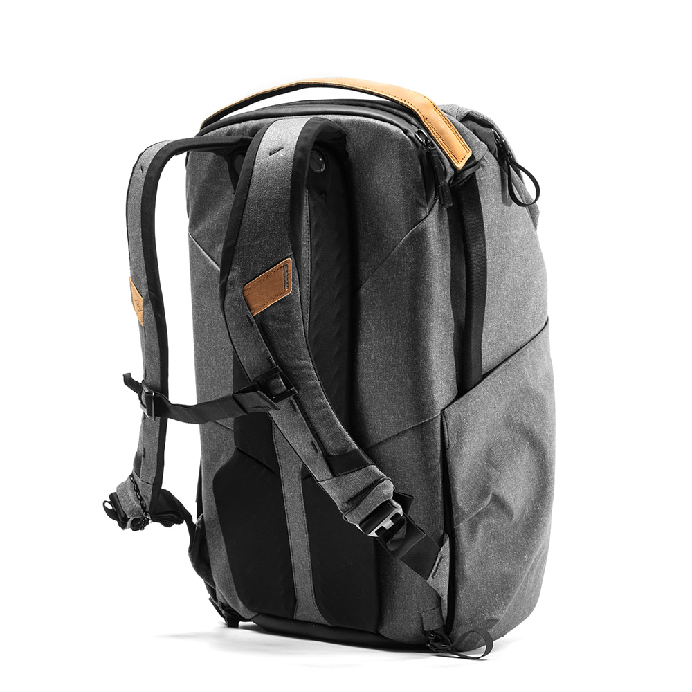 Backpack 30L grau3.jpg