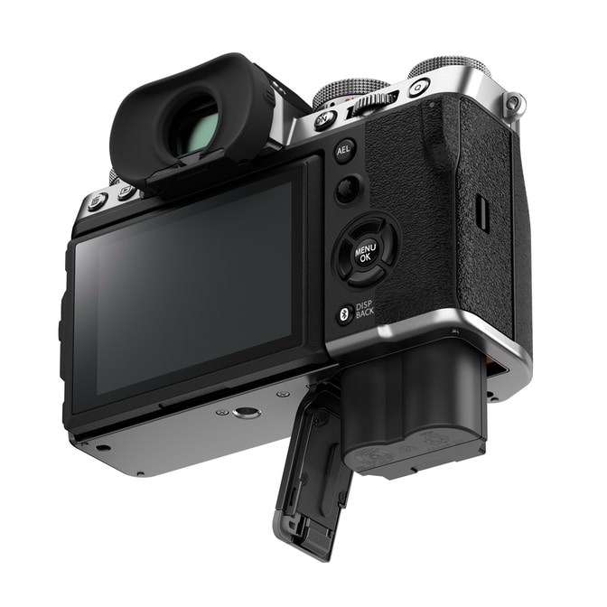 Fujifilm_X-T5_body_silver_02.jpg