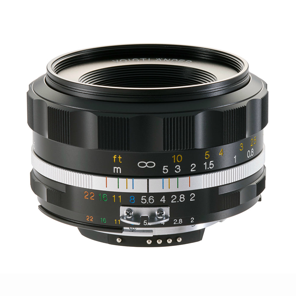 40mm_F2_0_Ultron-SL-II-S_schwarz_stehend.jpg