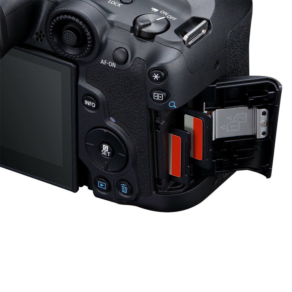Canon_EOS_R7_Kit_18-150_06.jpeg
