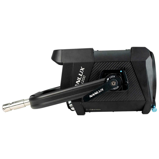 _0000_Nanlite-Evoke-1200-FL-YK-Kit-004.jpg