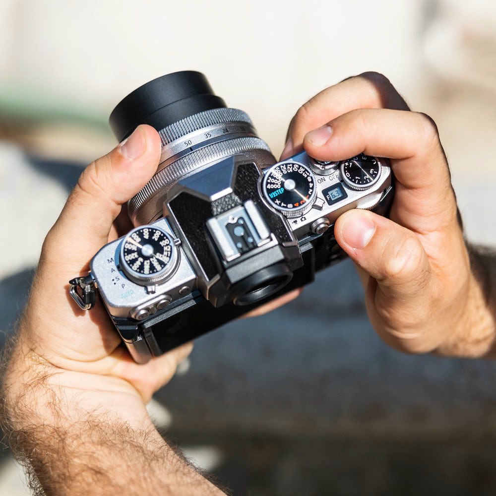 Nikon_Zfc_lifestyle_02.jpg