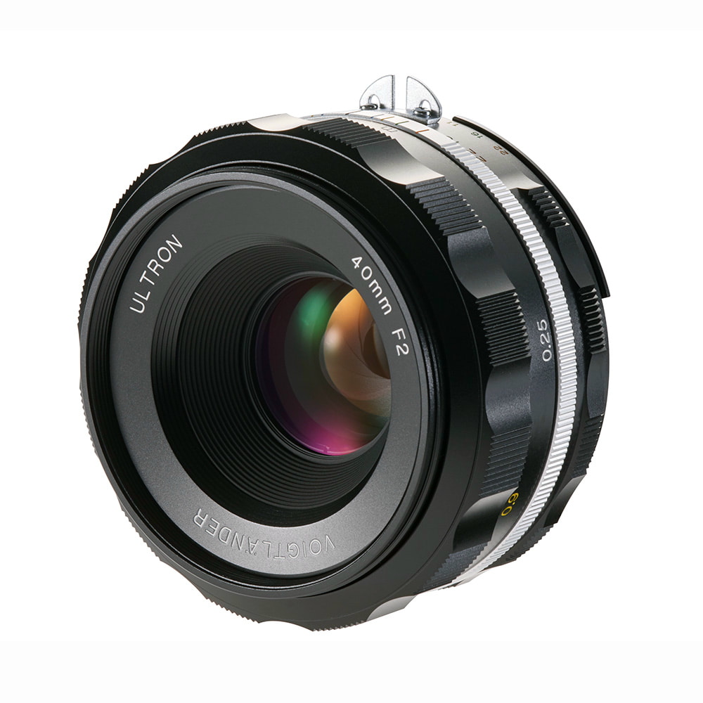 40mm_F2_0_Ultron-SL-II-S_schwarz_liegend.jpg