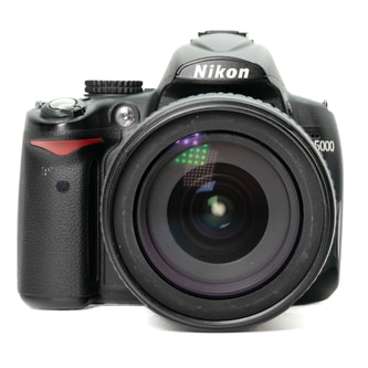 Occasion Nikon D5000 avec Nikon DX AF-S Nikkor 18-105mm 3.5-5.6 G ED