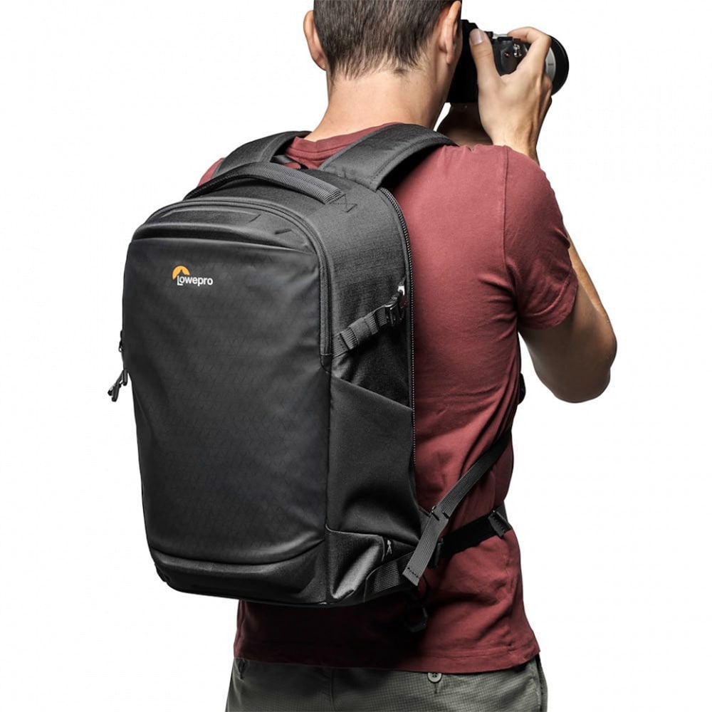 camera-backpack-lowepro--flipside-iii-lp37350-pww-use Kopie.jpg