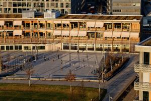 Kurz vor Sonnenuntergang, Schule Pfingstweid Kurz vor Sonnenuntergang, Schule Pfingstweid