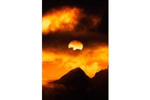 Sonnenuntergang an einem heissen Sommertag in den Freiburger Alpen