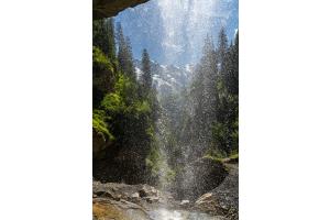 Hinter dem Wasserfall Hinter dem Wasserfall
