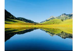 Bergsee im Spiegelbild