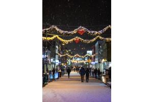 Walking the street of love 