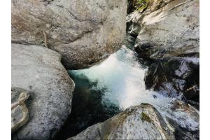 Bergbach im Sommer Bergbach im Sommer