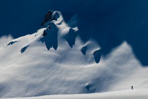 Ski touring in the land of light and shadow 