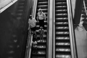 Auf der Rolltreppe