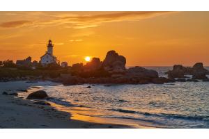 Sonnenuntergang am Phare du Pontusval (Bretagne)