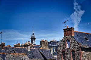 "Wolkenspiel" über den Dächern von Saint Malo (Bretagne/Frankreich) "Wolkenspiel" über den Dächern von Saint Malo (Bretagne/Frankreich)