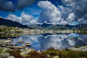 Wolkenspiel / Bergsee oberhalb Splügenpass (GR/I)