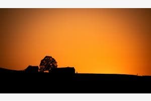 Högg (Gemeinde Schwellbrunn AR) bei Sonneuntergang aus der Ferne Högg (Gemeinde Schwellbrunn AR) bei Sonneuntergang aus der Ferne