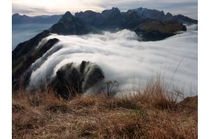 Hohen Kasten Wolken schwappen ueber wie Milch Hohen Kasten Wolken schwappen ueber wie Milch