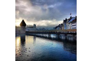 Mystische Morgenstimmung über der Stadt Luzern Mystische Morgenstimmung über der Stadt Luzern