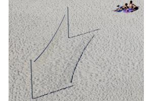 Fragile Schatten am Strand