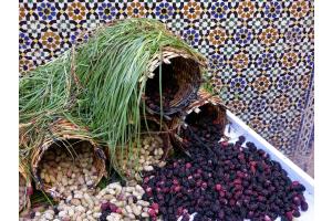 Stillleben mit Maulbeeren in Fès, Marokko