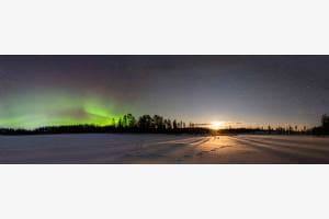 Mondaufgang mit Polarlicht