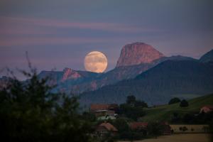 Vollmond über dem Stockhorn