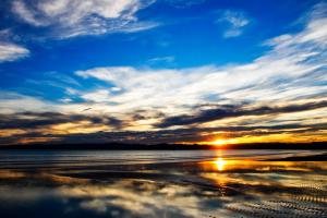 Sonnenuntergang am Strand von Gisborne (Neuseeland)
