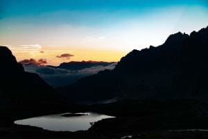 Lac dans les Dolomites Lac dans les Dolomites