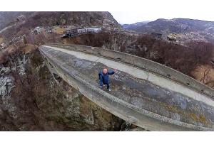 Selfie auf der alten Brücke bei Stalden-Saas (keine Drohne)