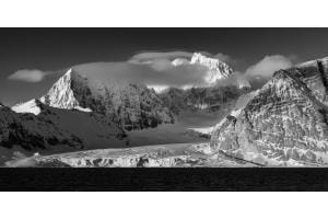 Spitzige Berge in Spitzbergen