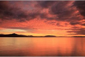 Nach Sonnenuntergang am Genfersee bei Allaman VD Nach Sonnenuntergang am Genfersee bei Allaman VD