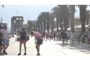 Menschenmenge in der Stadt Trogir, Kroatien 