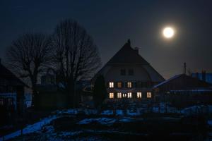 Vollmond über dem Heimetli