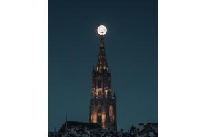 Vollmond auf dem Berner Münster