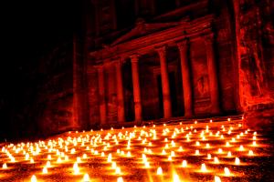 Petra im Kerzenlicht