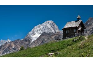 Bietschhorn mit Kapelle Bietschhorn mit Kapelle