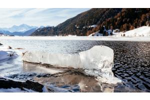 kleiner Eisblock am Reschensee 