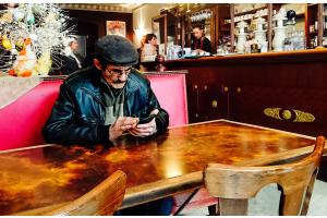 L'homme au café