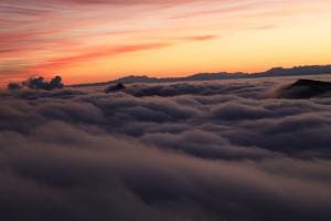 Sonnenaufgang über dem Nebel Sonnenaufgang über dem Nebel