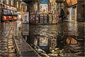 Spiegelung in Pfütze