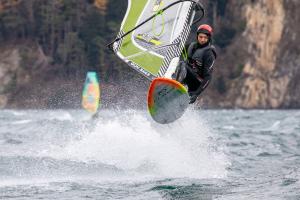 Wintersurfen am Urnersee Wintersurfen am Urnersee