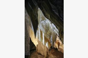 Kalkablagerubng in der Höhle