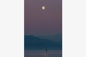 Pump foiling under the moon Pump foiling under the moon