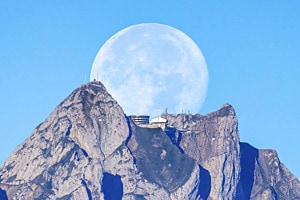 Vollmond hinter dem Pilatus Vollmond hinter dem Pilatus