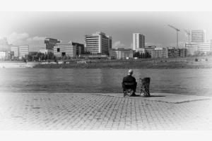 Stille, am Rhein